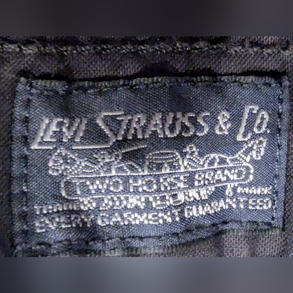 Levis cotton Chino Shorts Men's Size 36 relaxed fit. 9" Inseam - Picture 6 of 11